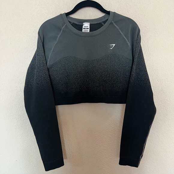 GYMSHARK ADAPT SEAMLESS BLACK AND GRAY COLOR CROP SIZE XXL EUC - Picture 2 of 2